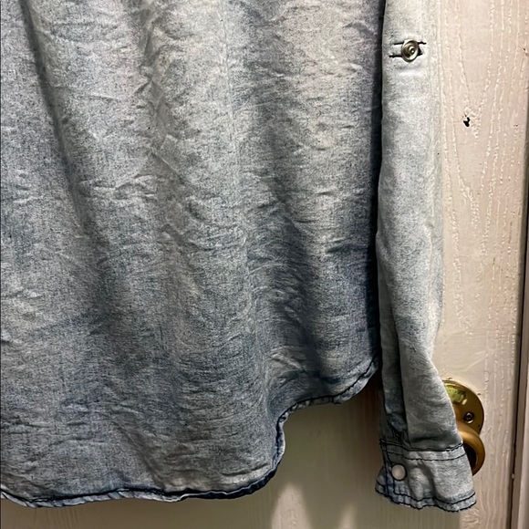 ISSI Light Denim Button Down Shirt - Picture 4 of 7